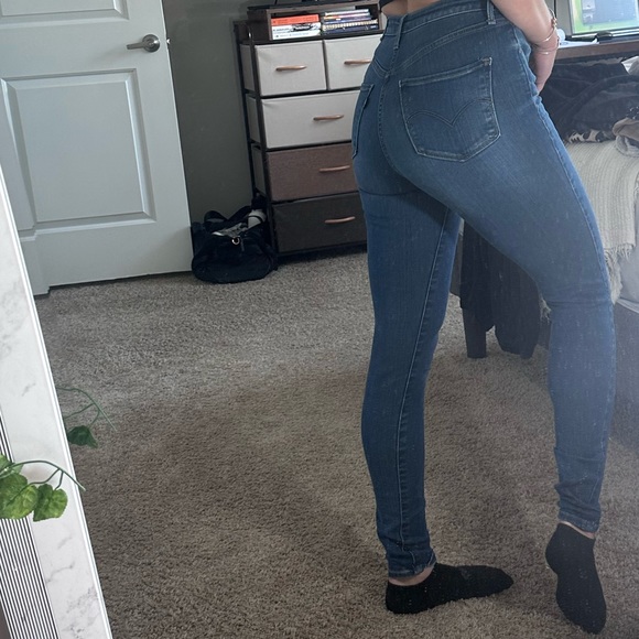 levi high waisted - Picture 2 of 2